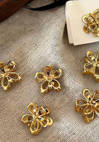 Load image into Gallery viewer, Gold Flower K - Pop Hair Clips 💜 - Fox Baby &amp; Co
